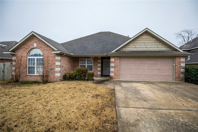 402 NE Shasta Ct in Bentonville, AR - Foto de edificio - Building Photo