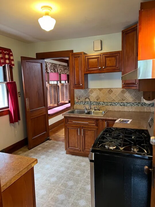 204 Genesee Park Blvd in Rochester, NY - Building Photo