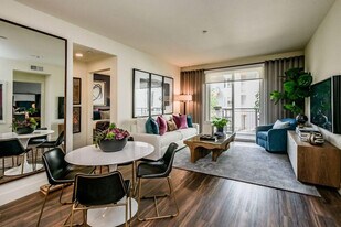 345 E McKinley Ave in Sunnyvale, CA - Building Photo