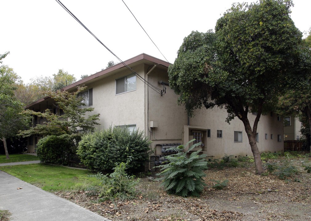 401 E St in Davis, CA - Building Photo