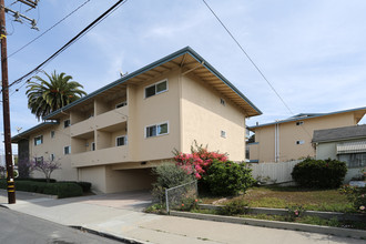 Santa Clara Apartments in Ventura, CA - Building Photo - Building Photo