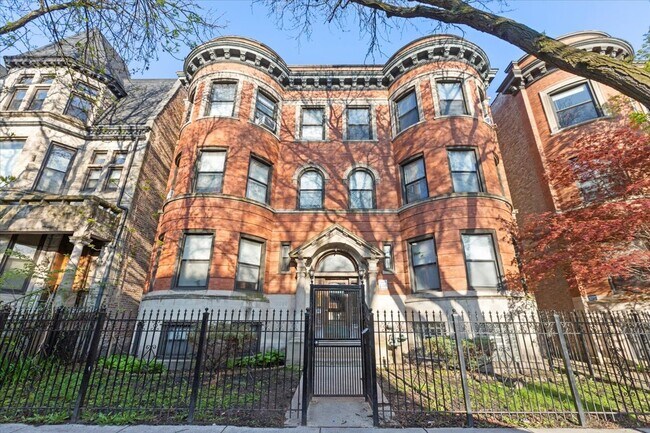 property at 5020 S Blackstone Ave