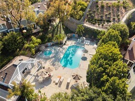 411 San Nicholas Ct in Laguna Beach, CA - Building Photo