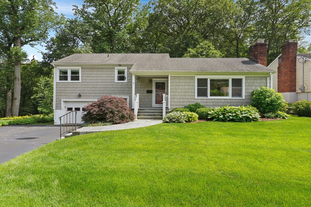 8 Muriel Pl in Greenwich, CT - Foto de edificio