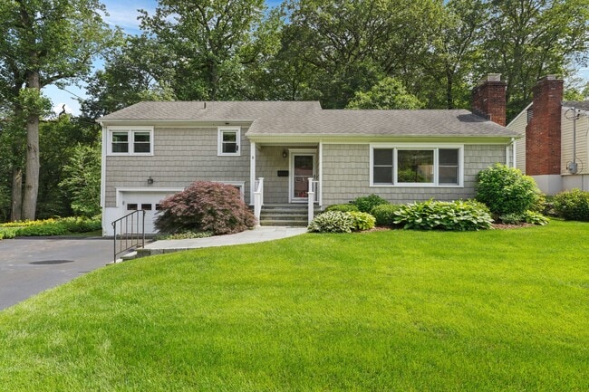 property at 8 Muriel Pl