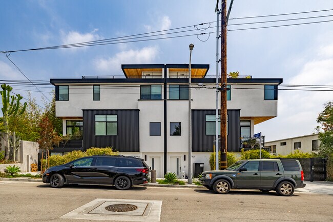 2901 Waverly Dr in Los Angeles, CA - Foto de edificio - Building Photo
