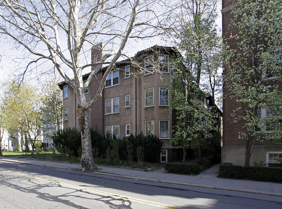 33 Concord Ave in Cambridge, MA - Foto de edificio