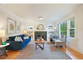 3298 NE Alameda St in Portland, OR - Building Photo - Building Photo