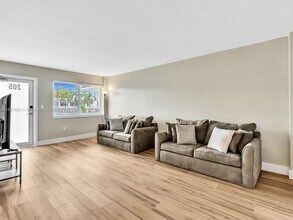 1030 9th St in Miami Beach, FL - Building Photo - Building Photo