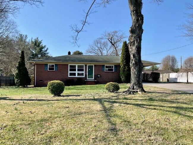 property at 1804 Country Club Rd