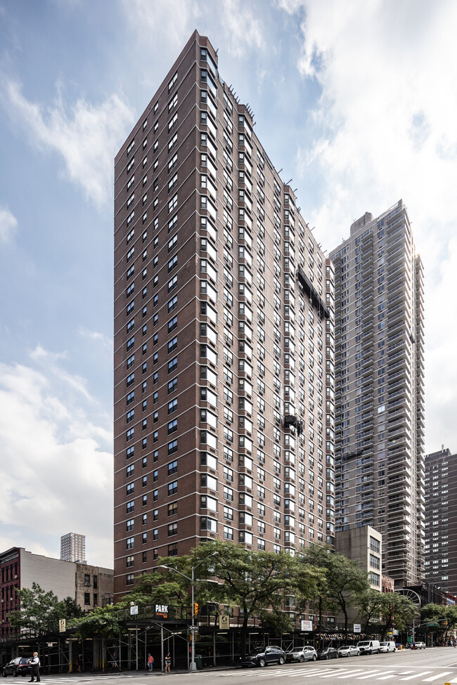 Whitney House Apartments in New York, NY - Building Photo - Building Photo