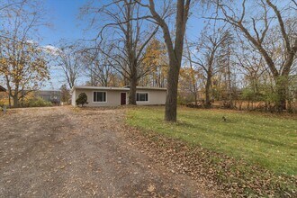 671 W Clark Rd, Unit 1 in Ypsilanti, MI - Foto de edificio - Building Photo