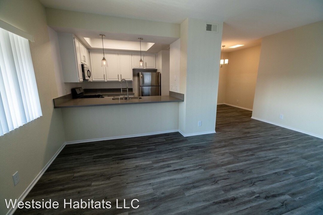 711 N Sweetzer Ave in Los Angeles, CA - Building Photo