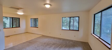 3950 L K Wood Ct, Unit B in Arcata, CA - Building Photo - Building Photo