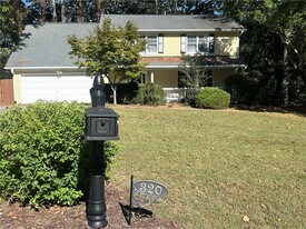 320 6 Branches Ct in Roswell, GA - Building Photo