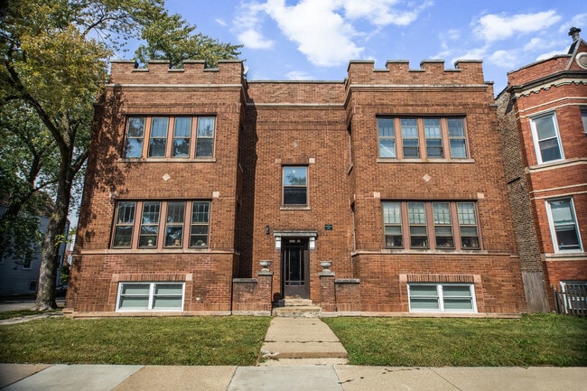 property at 4146 W Cornelia Ave