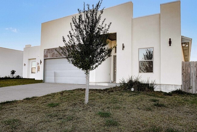 5410 Travesia Ct in Laredo, TX - Building Photo - Building Photo