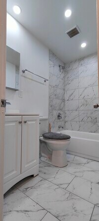 605 N Wolf Rd photo'