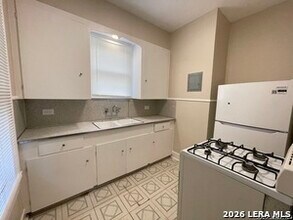 803 W Rosewood Ave in San Antonio, TX - Building Photo - Building Photo