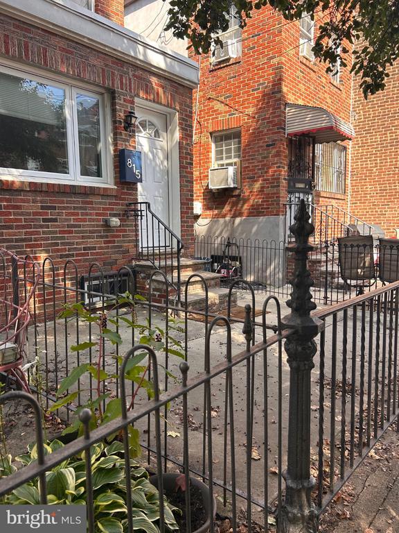 property at 815 Tasker St