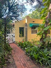 825 Alamanda St in Boca Raton, FL - Building Photo - Building Photo