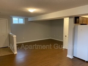122 Ironwood Crescent in Hamilton, ON - Building Photo - Building Photo
