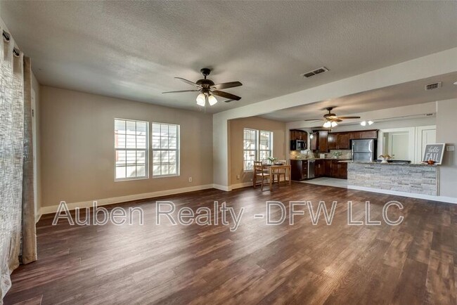2933 James Ave in Fort Worth, TX - Building Photo - Building Photo