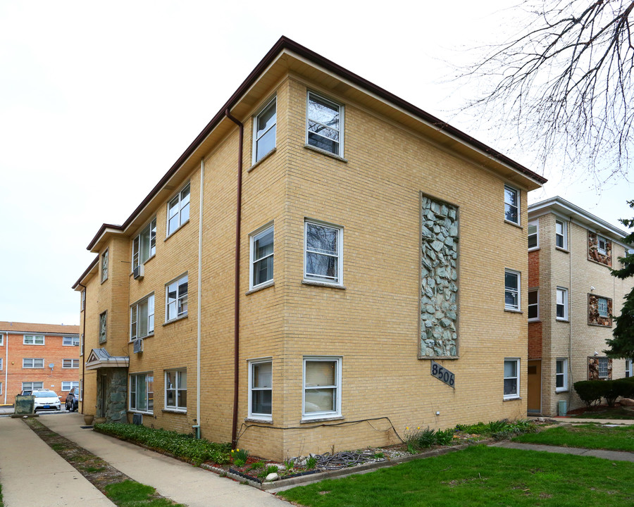 8506 W Rascher Ave in Chicago, IL - Building Photo