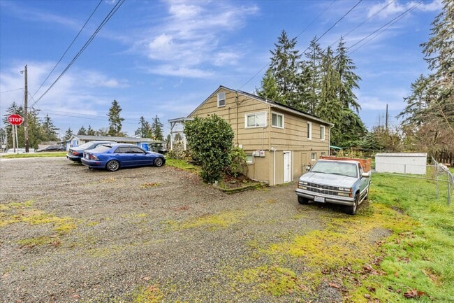 11002 Ainsworth Ave S, Unit A in Parkland, WA - Building Photo - Building Photo