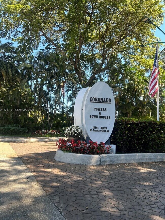 20301 W Country Club Dr in Aventura, FL - Foto de edificio - Building Photo