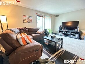 49 Village Brook Ln, Unit 2 in Natick, MA - Building Photo - Building Photo