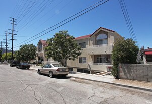 10217-10225 Hillhaven Ave in Tujunga, CA - Building Photo