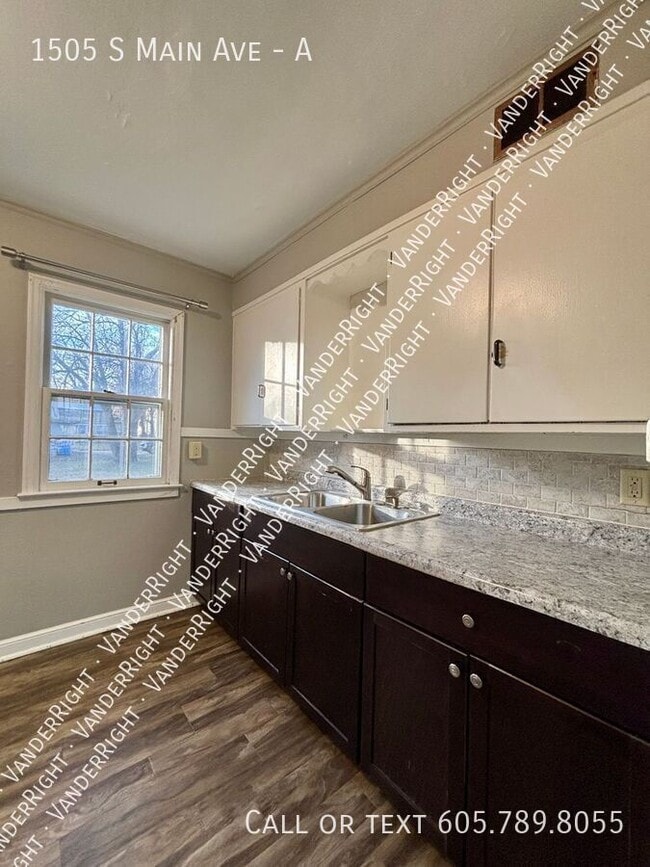 1505 S Main Ave