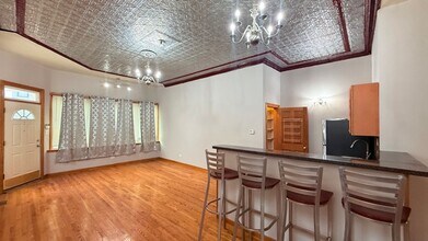 1086 N Marshfield Ave in Chicago, IL - Building Photo - Building Photo