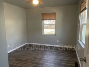 2424 SW 25th Dr in Topeka, KS - Building Photo - Building Photo