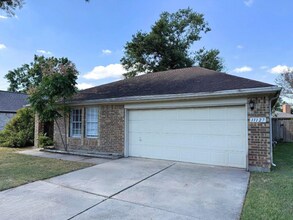 11127 Fall Breeze Dr in Houston, TX - Foto de edificio - Building Photo