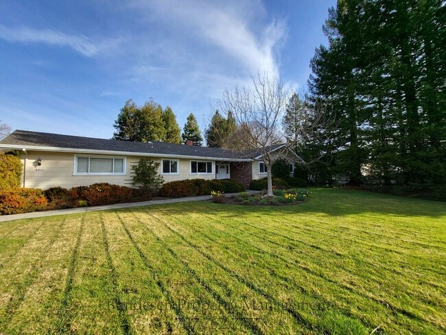 460 Piezzi Ln in Santa Rosa, CA - Building Photo - Building Photo