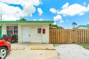 3802 Melaleuca Ln in Lake Worth Beach, FL - Building Photo