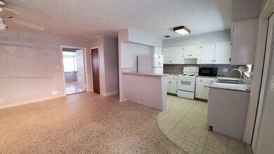 200 SE 3rd St, Unit 1 in Dania Beach, FL - Building Photo - Building Photo