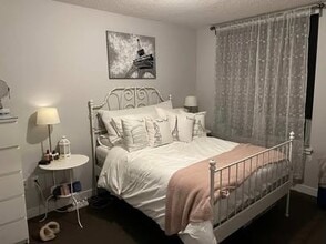 812 Lansdowne Av in Toronto, ON - Building Photo - Building Photo