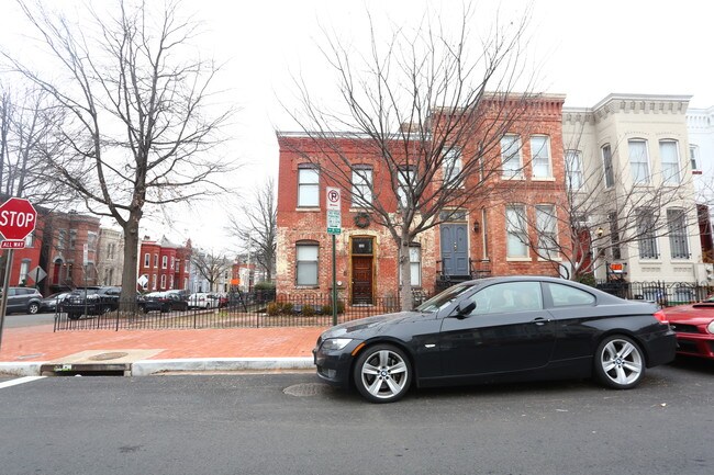 300 E St NE in Washington, DC - Building Photo - Building Photo