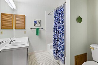 2250 Luther Pl, Unit 101 in St. Paul, MN - Foto de edificio - Building Photo