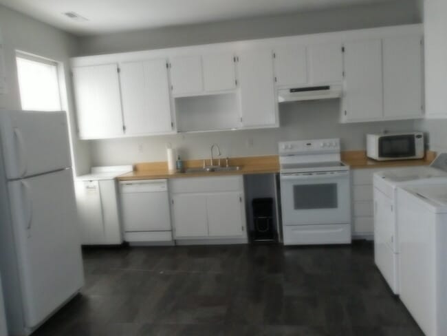 2411 W Main St, Unit Upper in Richmond, VA - Building Photo - Building Photo