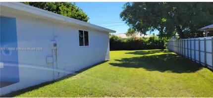 1126 W 32nd St in Hialeah, FL - Building Photo - Building Photo