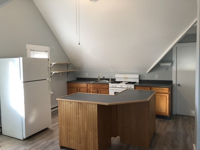 7 Bryan Rd, Unit Third Fl