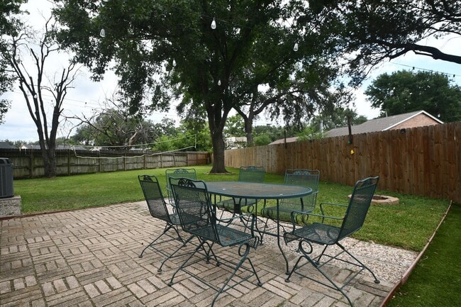 property at 7514 Split Oak Ct