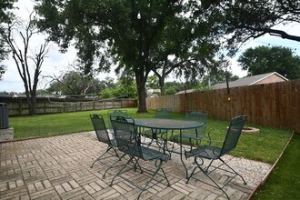 7514 Split Oak Ct in Houston, TX - Foto de edificio - Building Photo