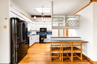 1006 N 36th St in Renton, WA - Building Photo - Building Photo