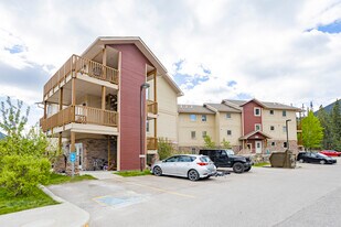 Wolf Willow Condominiums in Canmore, AB - Building Photo
