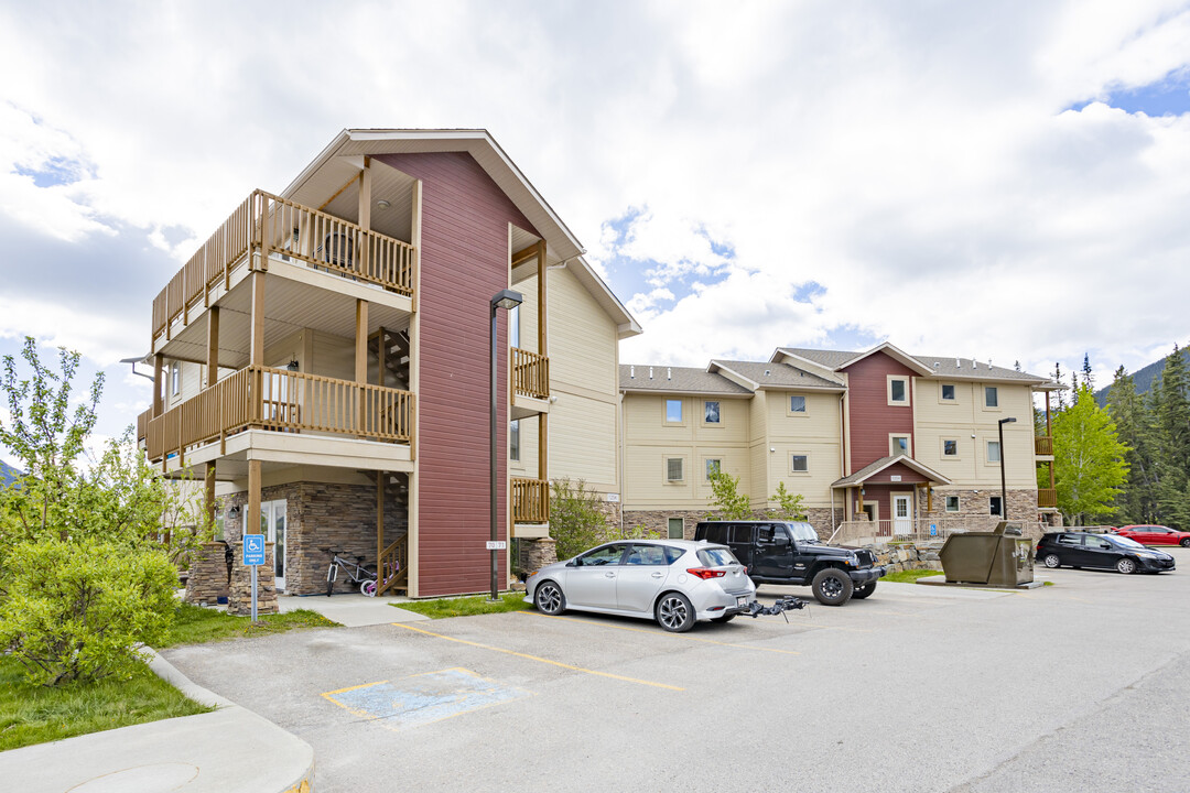 Wolf Willow Condominiums in Canmore, AB - Building Photo